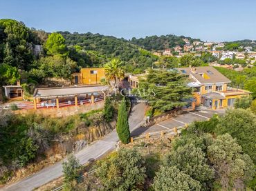 Xalet amb piscina en venda a Alella