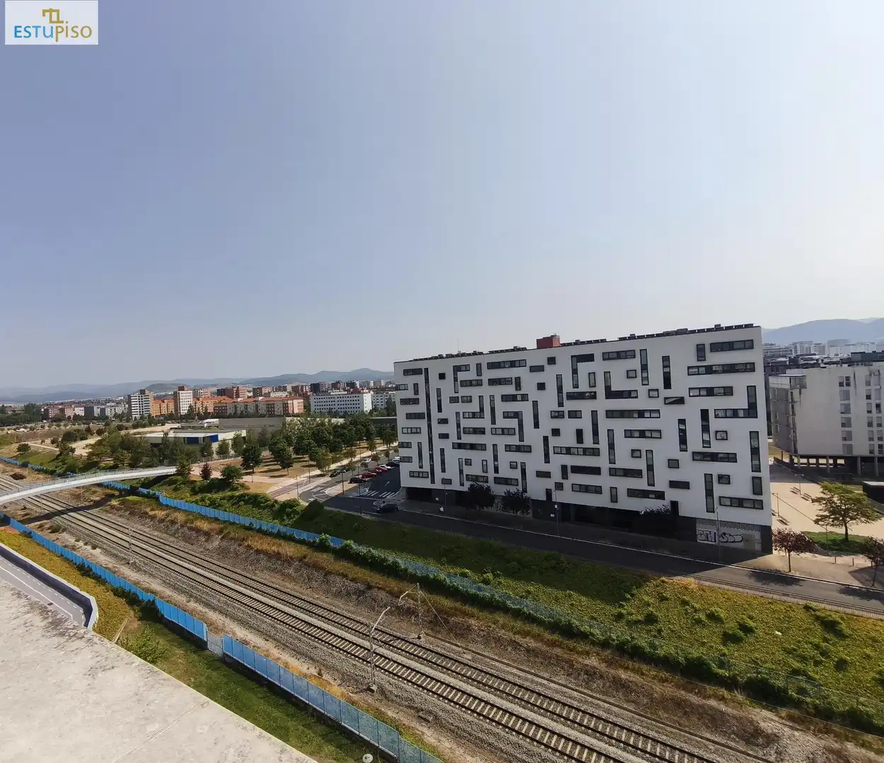 Vista exterior de Pis en venda en Vitoria - Gasteiz amb Calefacció, Parquet i Terrassa