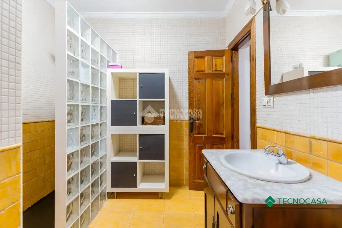Bathroom of Houses for sale in Roquetas de Mar  with Swimming Pool