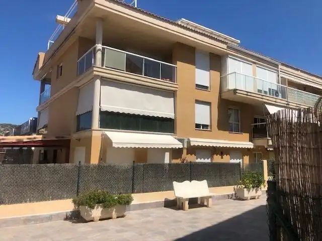 Apartamento de alquiler en Carrer Venecia, Montañar - El Arenal
