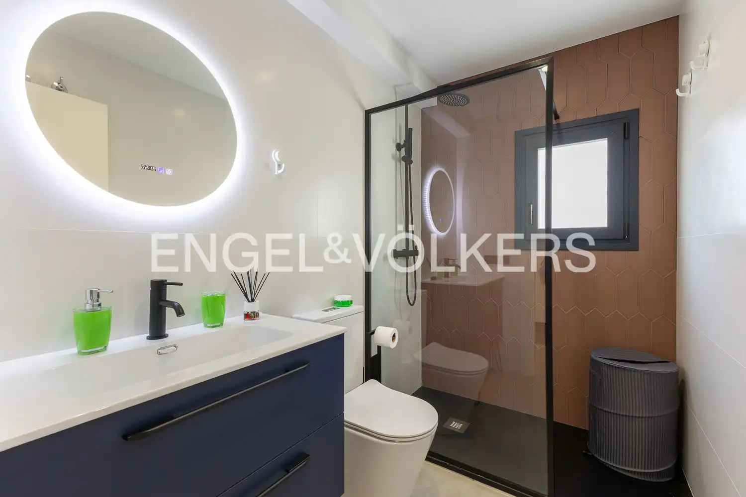 Bathroom of Houses for sale in Gandia  with Air Conditioner, Heating and Private garden