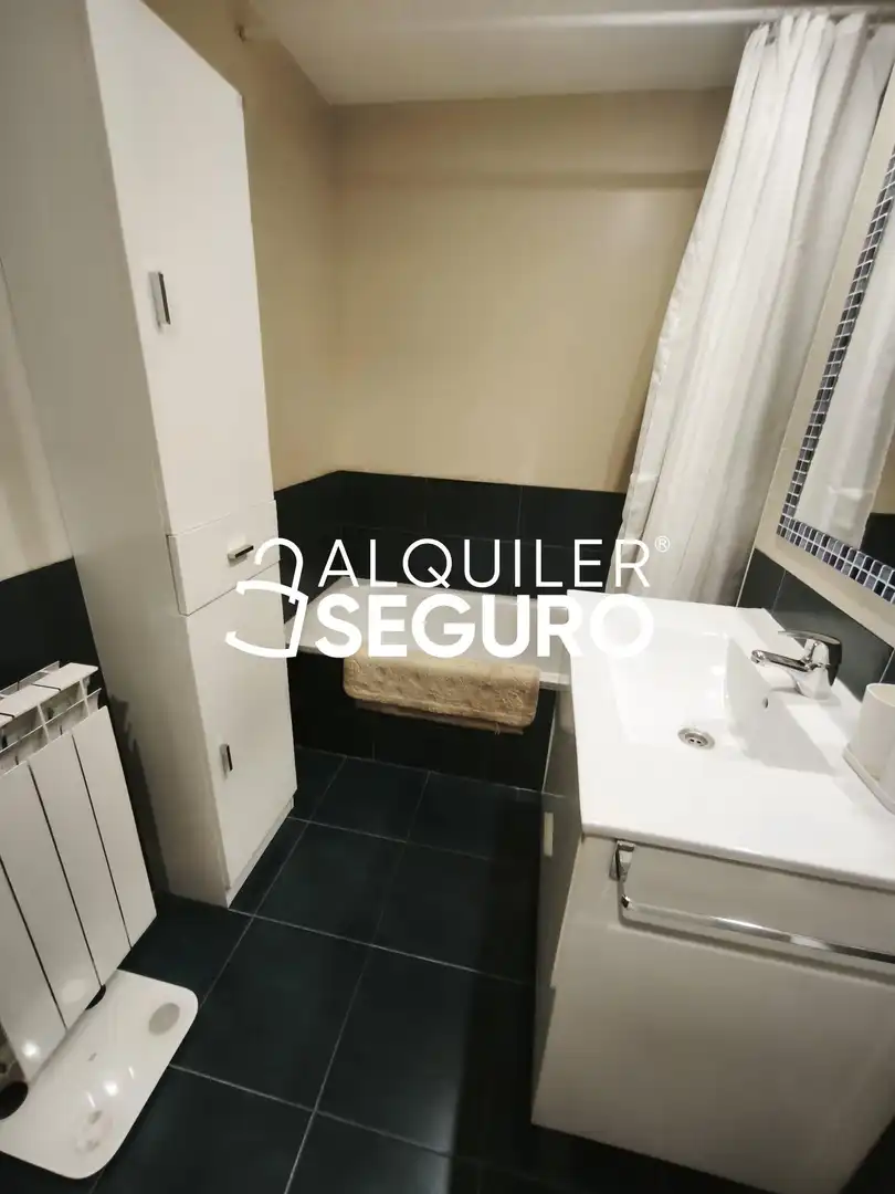 Bathroom of Flat for rent in Zaragoza  with Air Conditioner, Heating and Terrace
