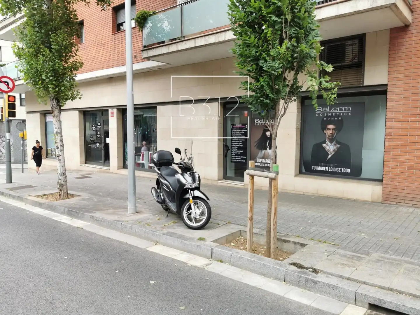 Local comercial en venda a Llivia, imagen 2