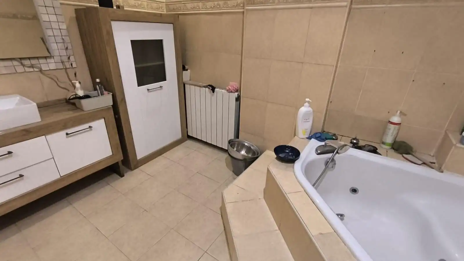 Badezimmer von Wohnung zum Verkauf in Bilbao  mit Heizung, Balkon und Whirlpool