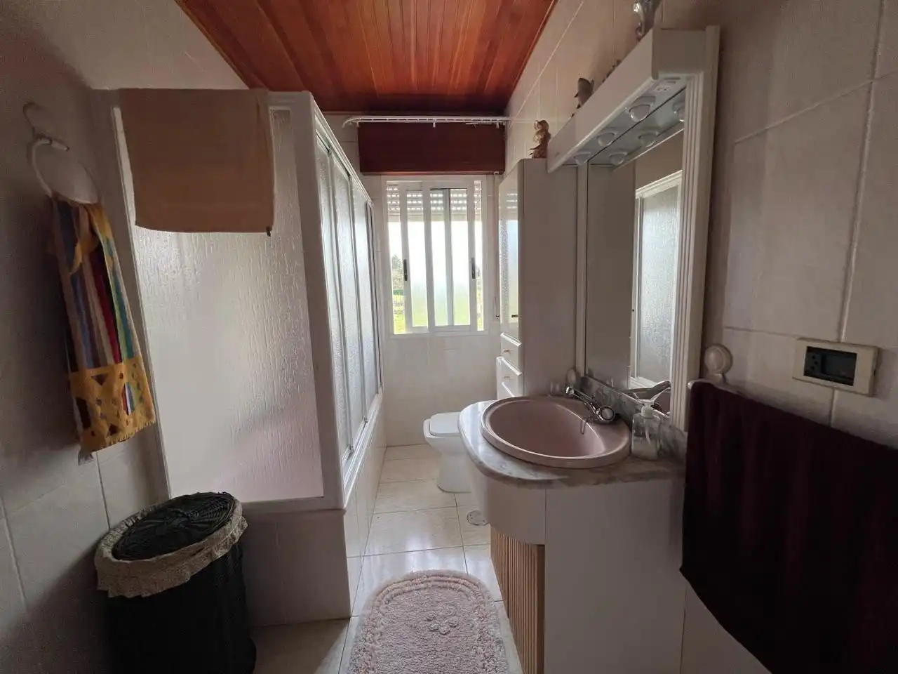 Bathroom of Houses for sale in Ourense Capital   with Heating, Terrace and Swimming Pool