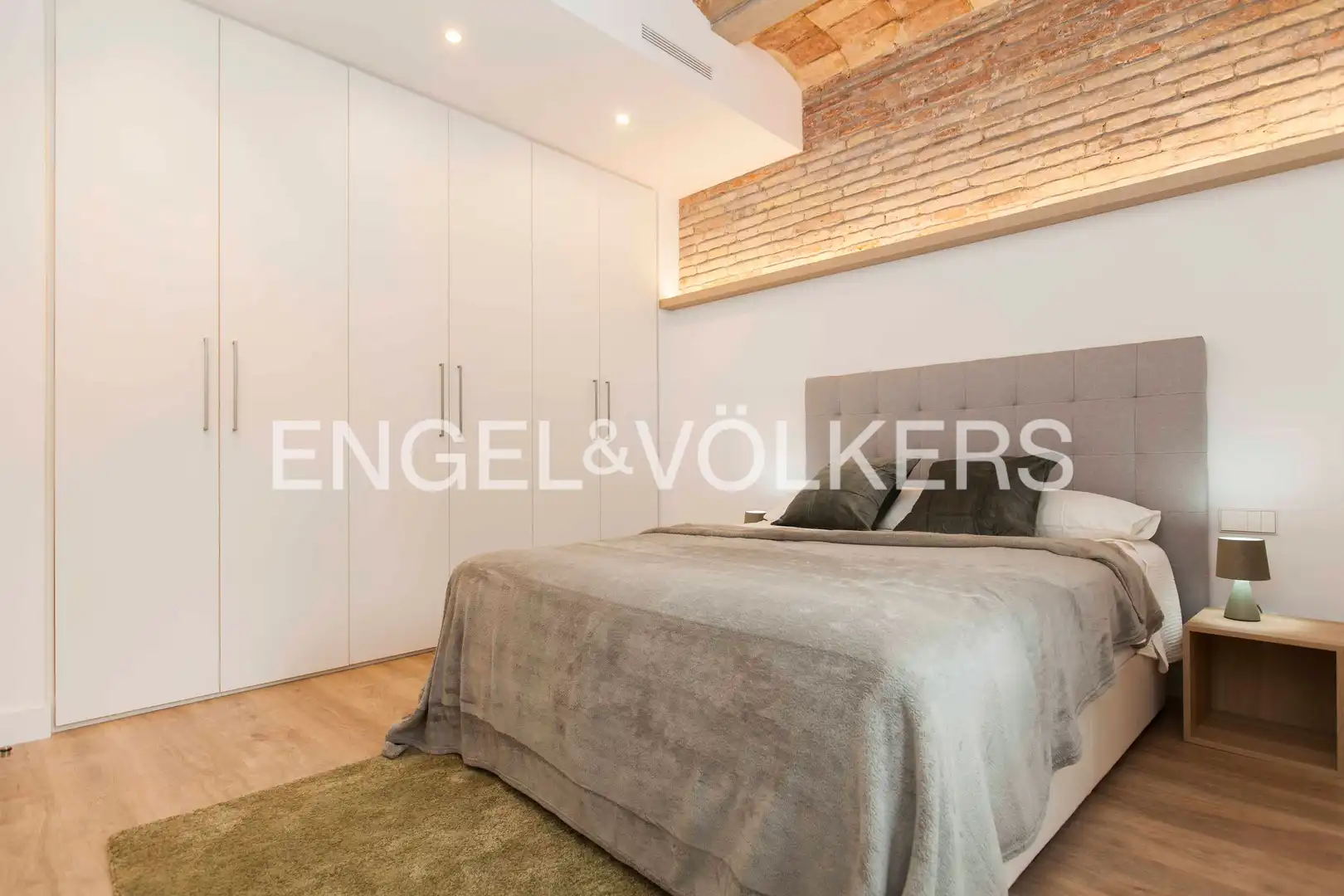 Bedroom of Flat for sale in Barcelona  with Air Conditioner, Heating and Parquet flooring