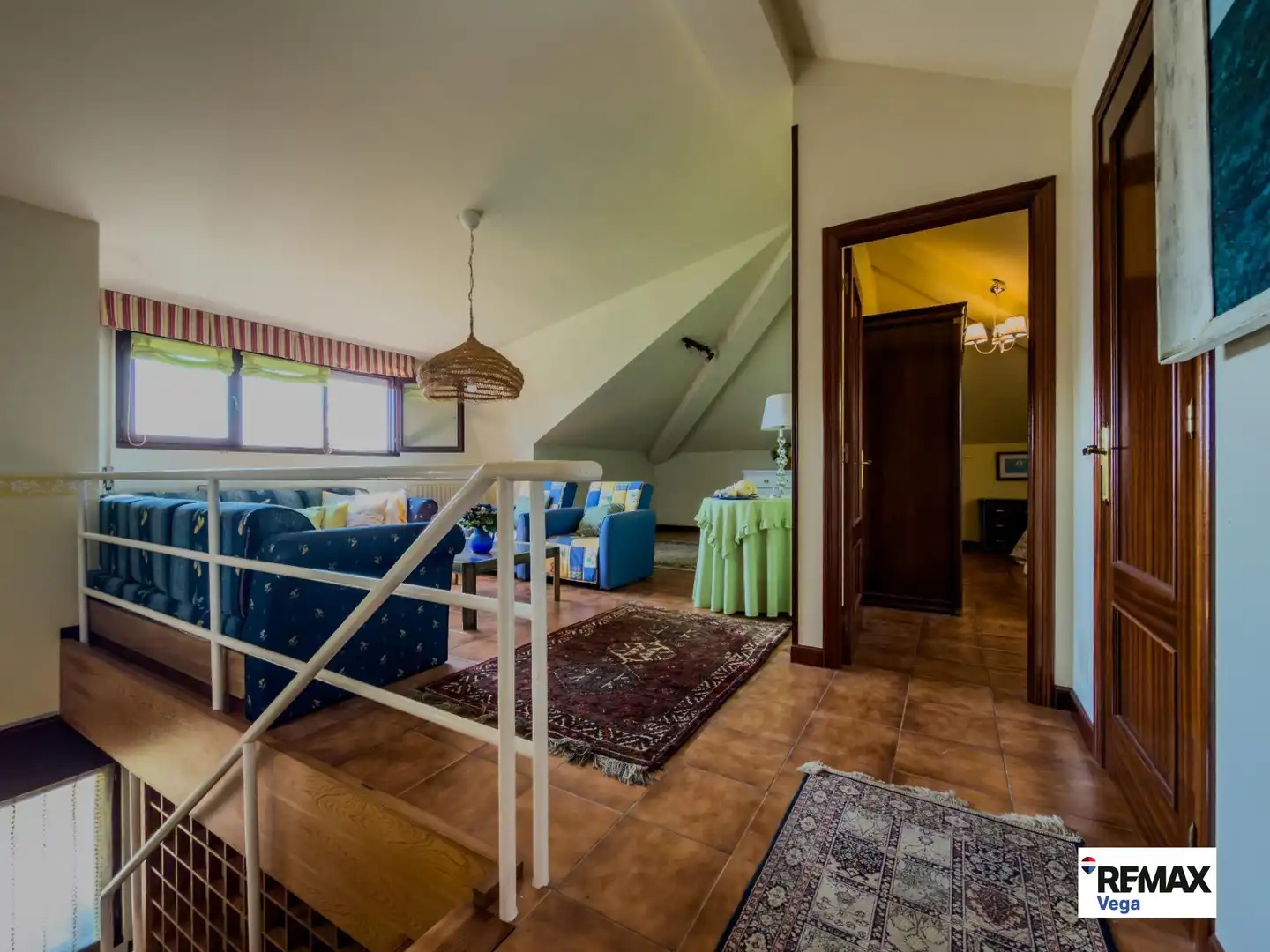 Sala d'estar de Casa o xalet en venda en Torrelavega  amb Calefacció, Traster i Moblat
