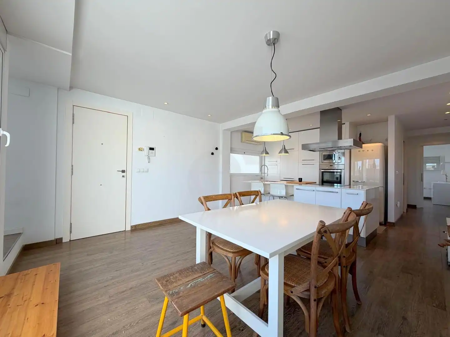 Esszimmer von Dachboden zur Miete in Valencia mit Klimaanlage, Terrasse und Möbliert