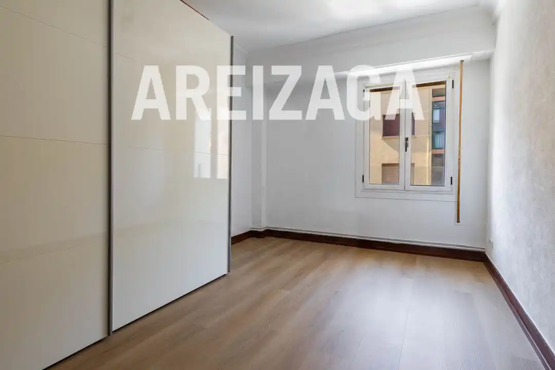 Habitación de Piso en venta en Donostia - San Sebastián  con Calefacción, Amueblado y Balcón