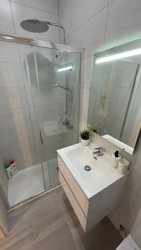 Bany de Apartament en venda en Madrid amb Aire condicionat, Calefacció i Moblat