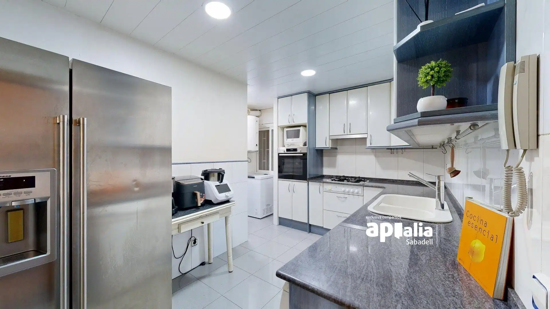 Küche von Wohnung zum Verkauf in Barberà del Vallès mit Klimaanlage, Heizung und Balkon