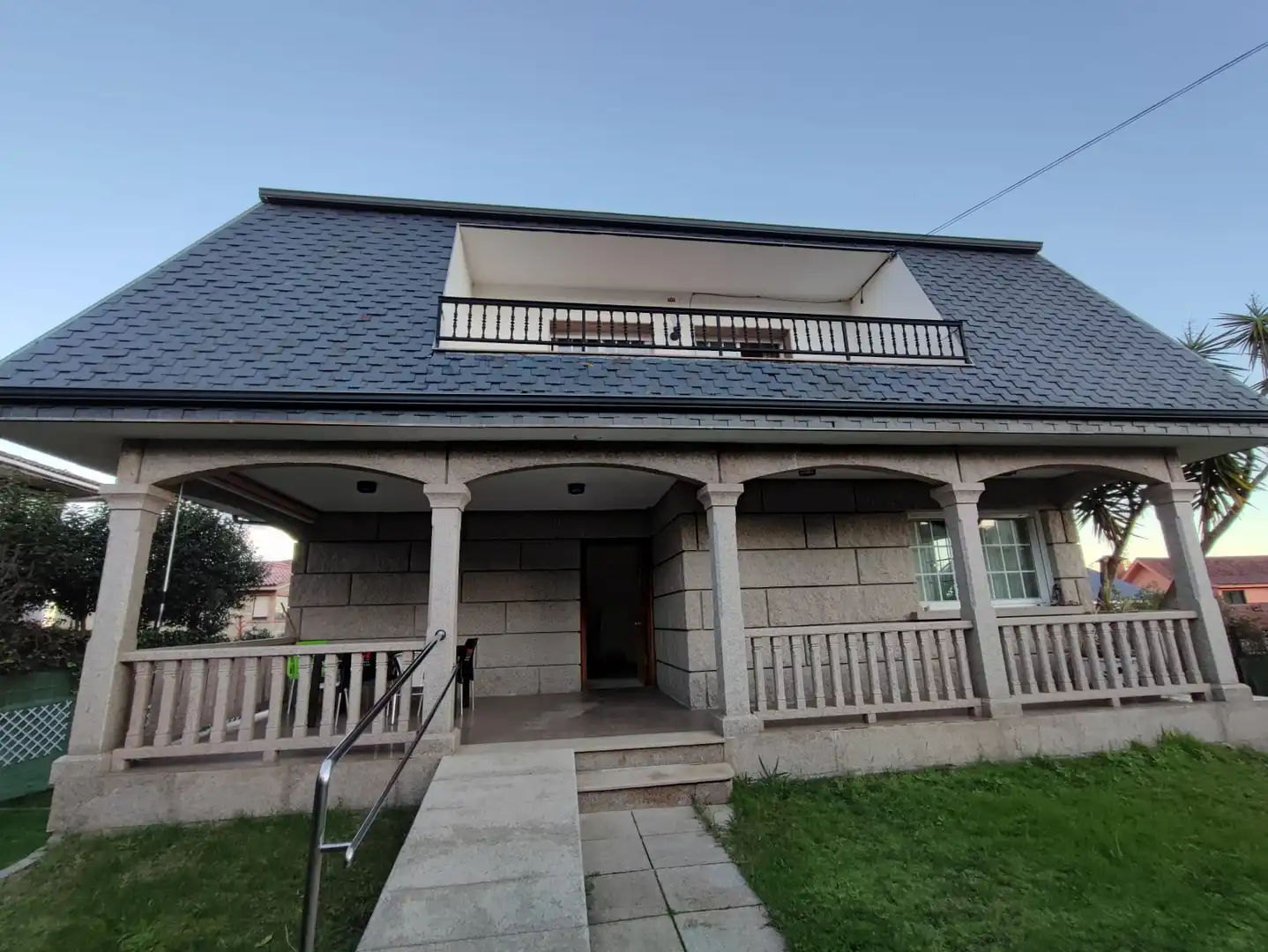 Vista exterior de Casa o chalet en venta en Vigo  con Calefacción, Jardín privado y Terraza