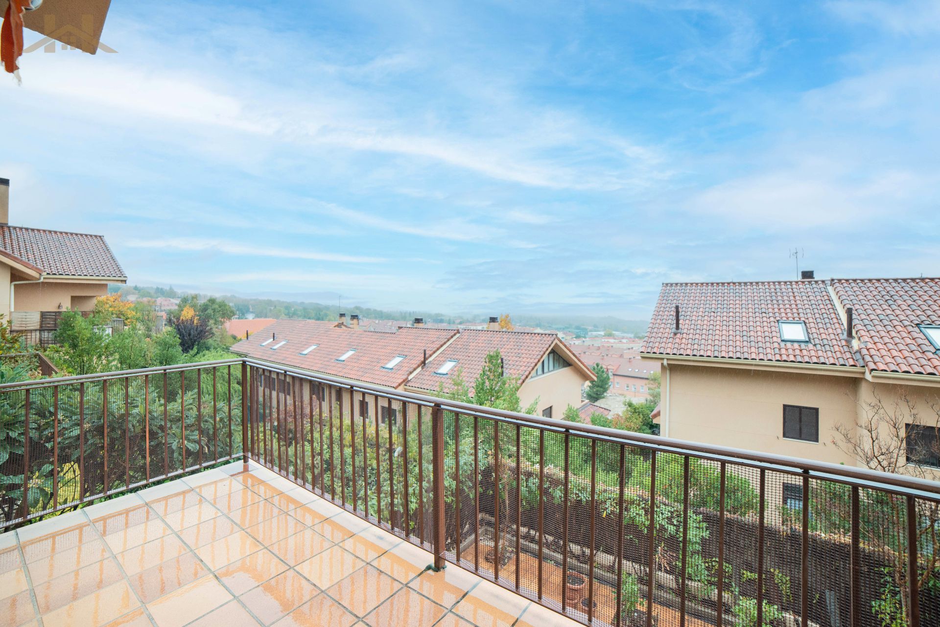 Terrassa de Casa adosada en venda en San Lorenzo de El Escorial amb Aire condicionat, Calefacció i Jardí privat
