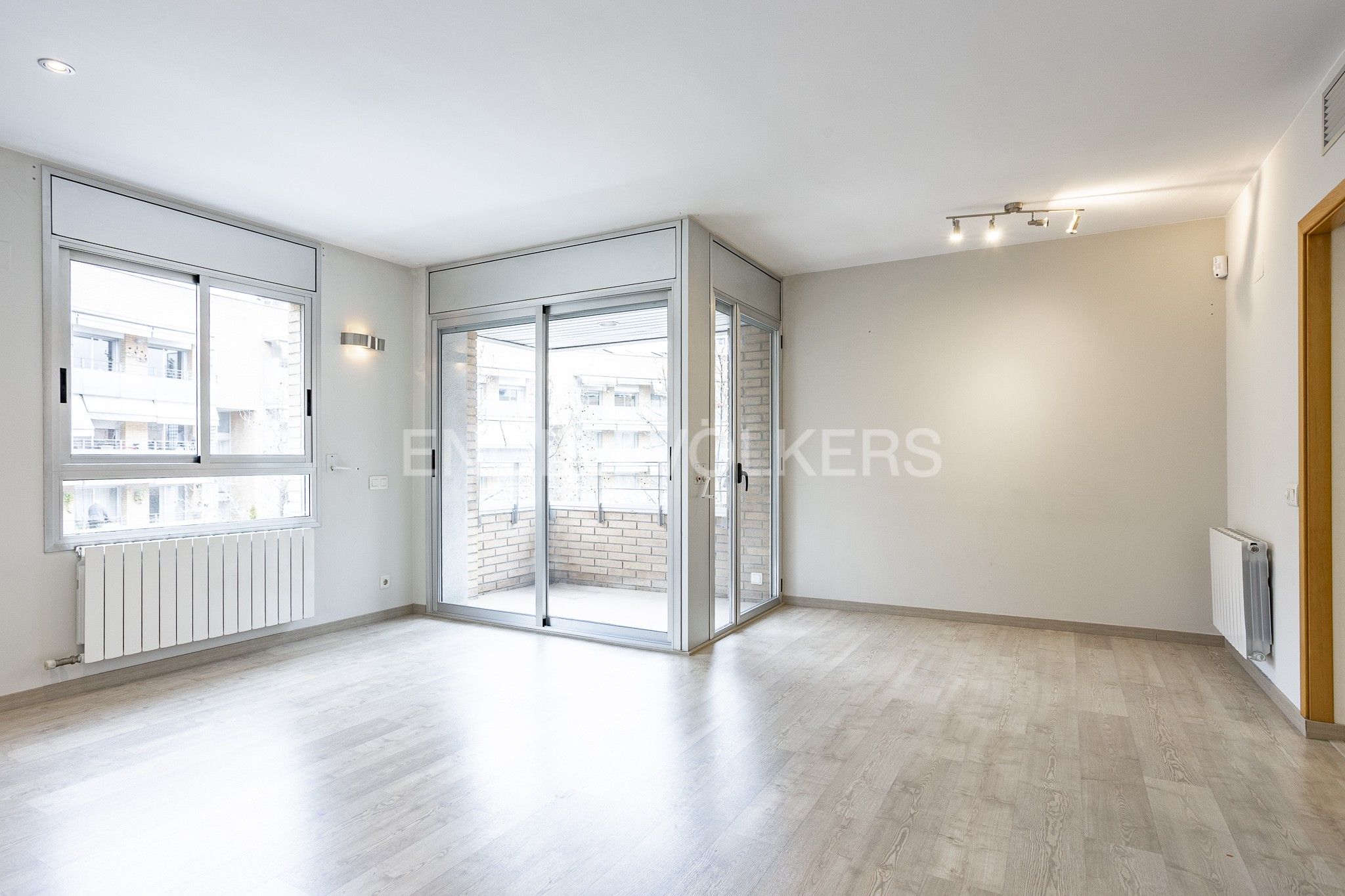Exterior view of Apartment for sale in Sant Cugat del Vallès  with Air Conditioner, Heating and Parquet flooring