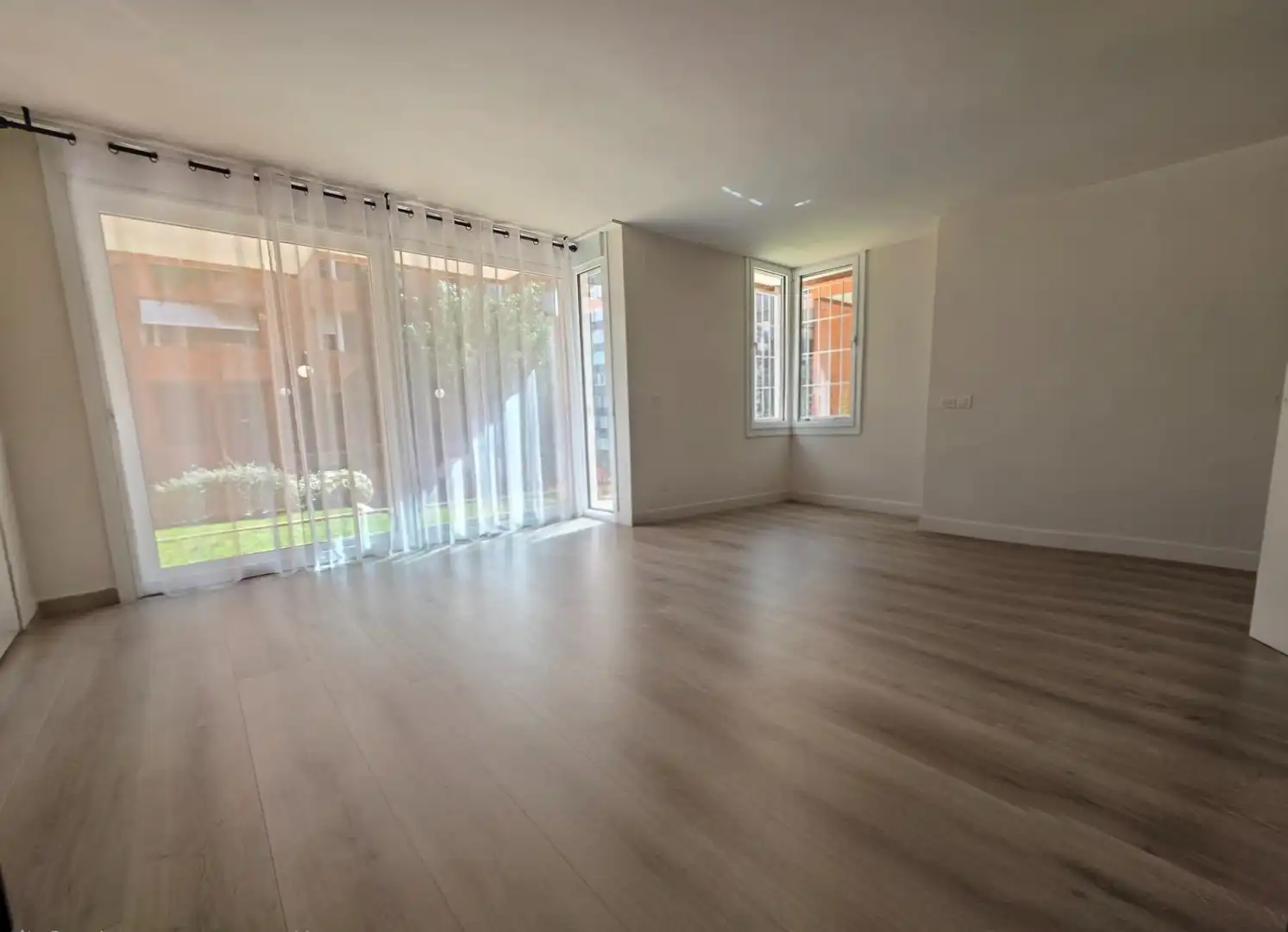 Wohnzimmer von Erdgeschoss zum Verkauf in Barcelona mit Parkett