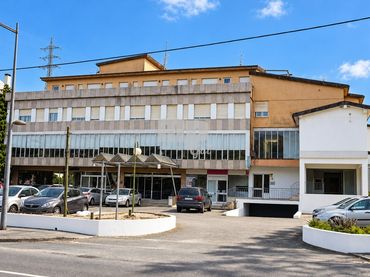 Hôtel avec piscine à vendre à Tui