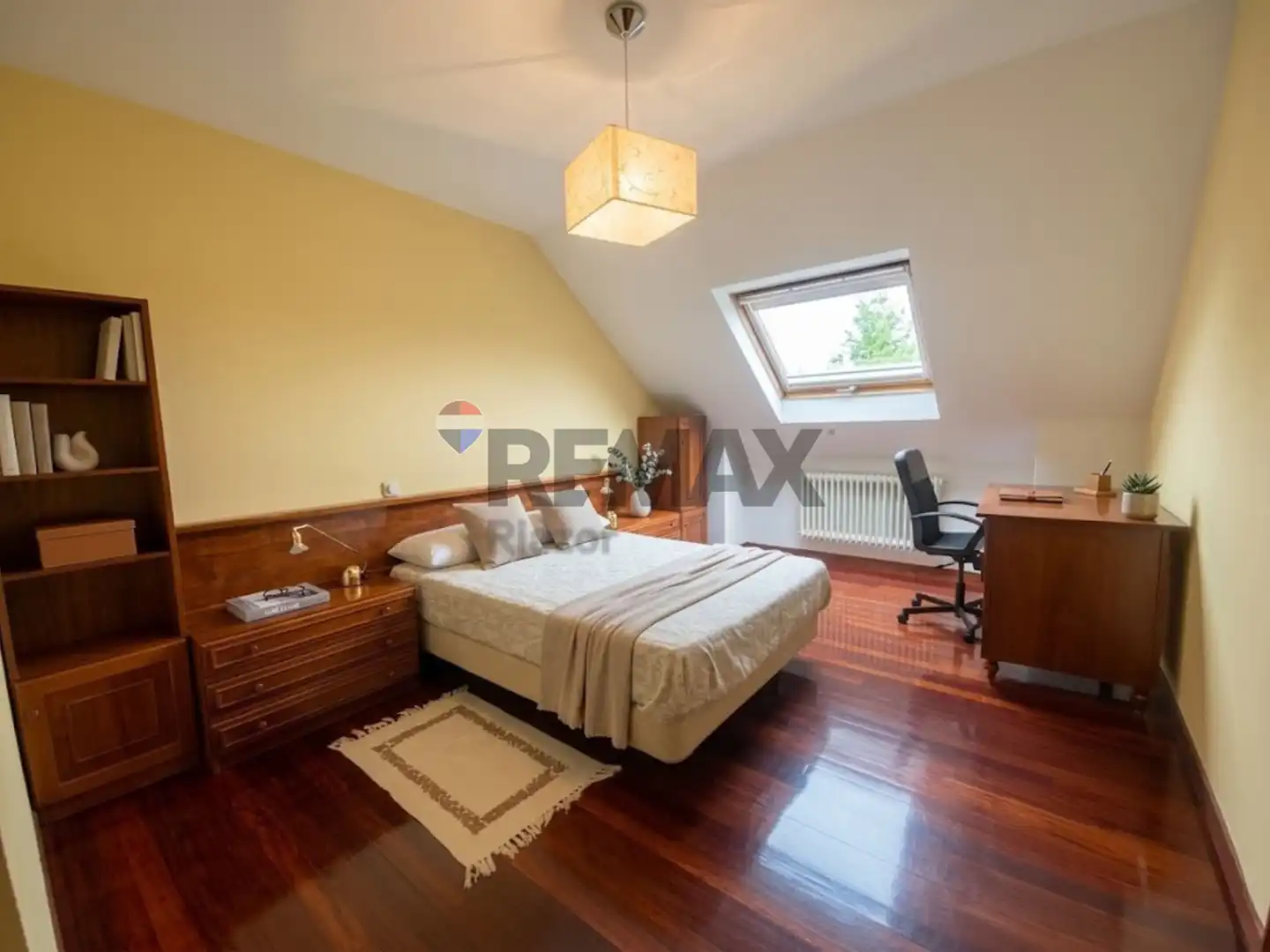 Schlafzimmer von Einfamilien-Reihenhaus zum Verkauf in Ames mit Heizung, Privatgarten und Parkett