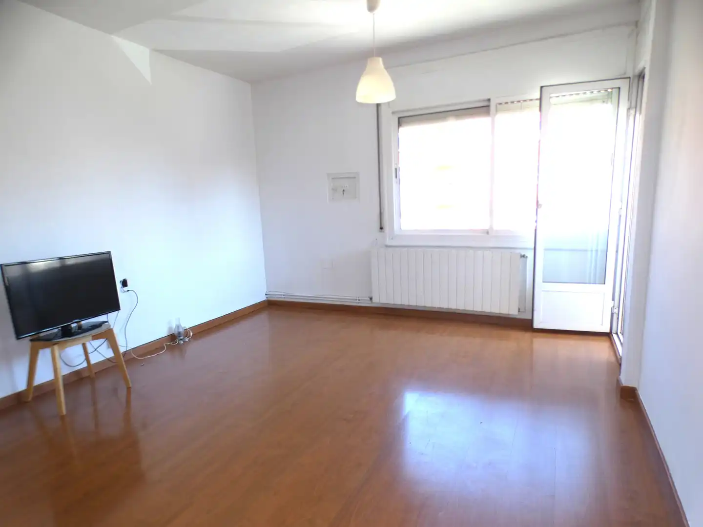 Sala d'estar de Pis en venda en Terrassa amb Calefacció, Forn i Balcó