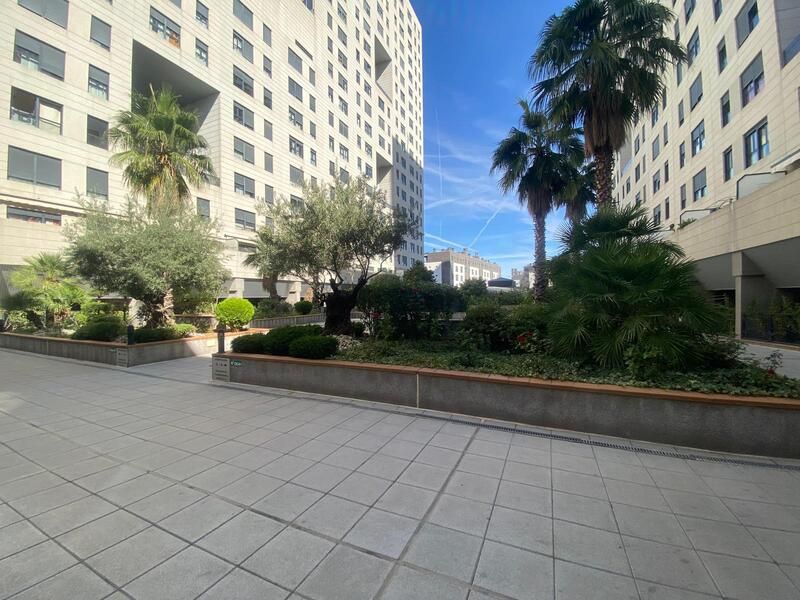 Vista exterior de Pis de lloguer en Coslada amb Aire condicionat, Calefacció i Jardí privat