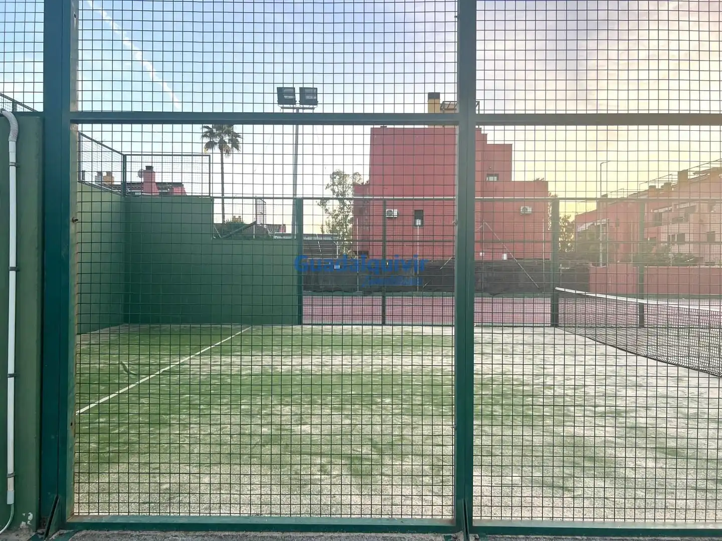 Vista exterior de Casa adosada en venda en Alcalá de Guadaira amb Jardí privat, Terrassa i Traster