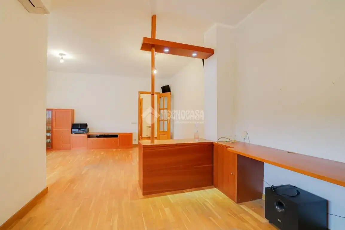 Piso en venta en Barcelona con Calefacción y Balcón