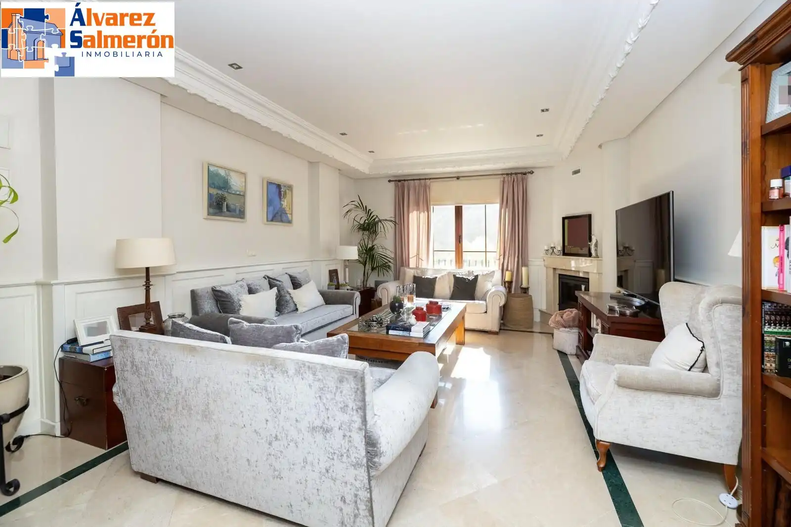 Sala de estar de Casa adosada en venta en Granada con Aire acondicionado, Calefacción y Terraza