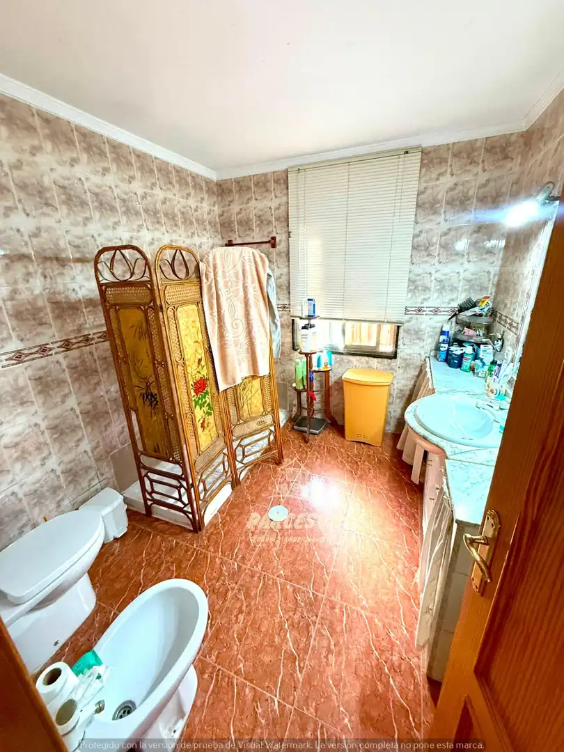 Bathroom of Houses for sale in Almodóvar del Río  with Air Conditioner, Private garden and Terrace