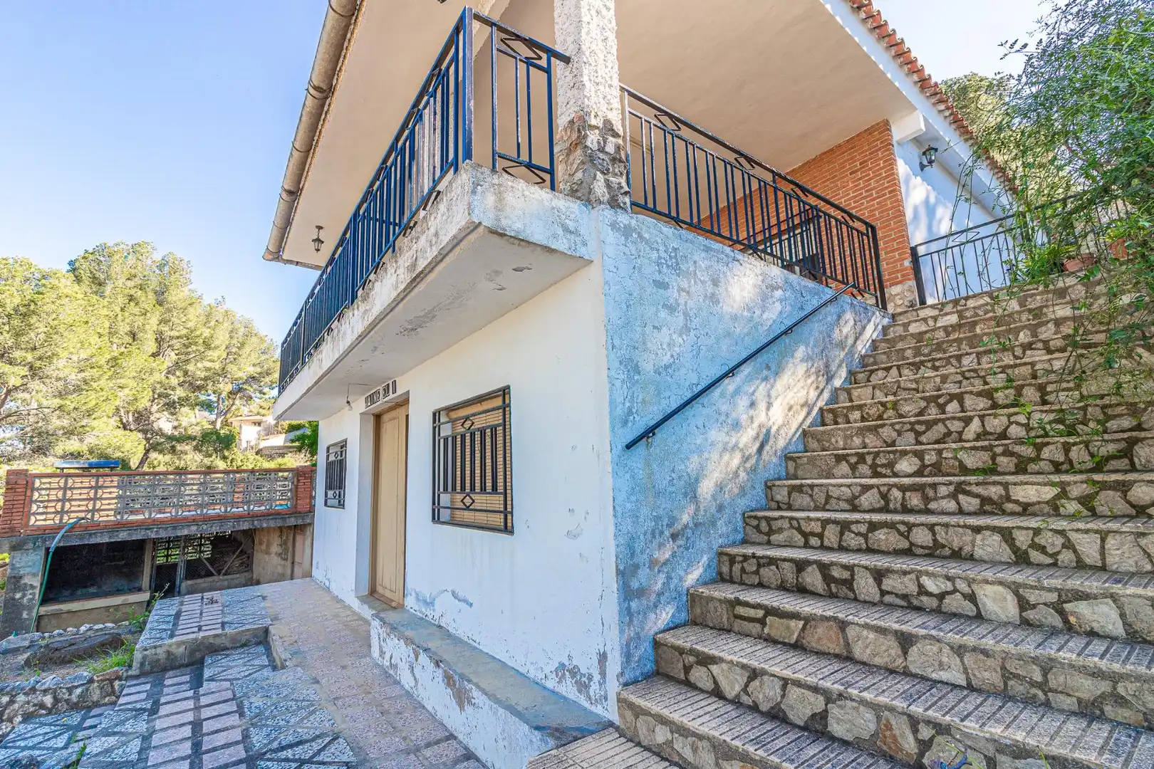 Außenansicht von Haus oder Chalet zum Verkauf in Carlet mit Heizung, Privatgarten und Terrasse