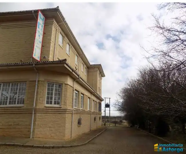 Vista exterior de Edificio en venta en Brazuelo