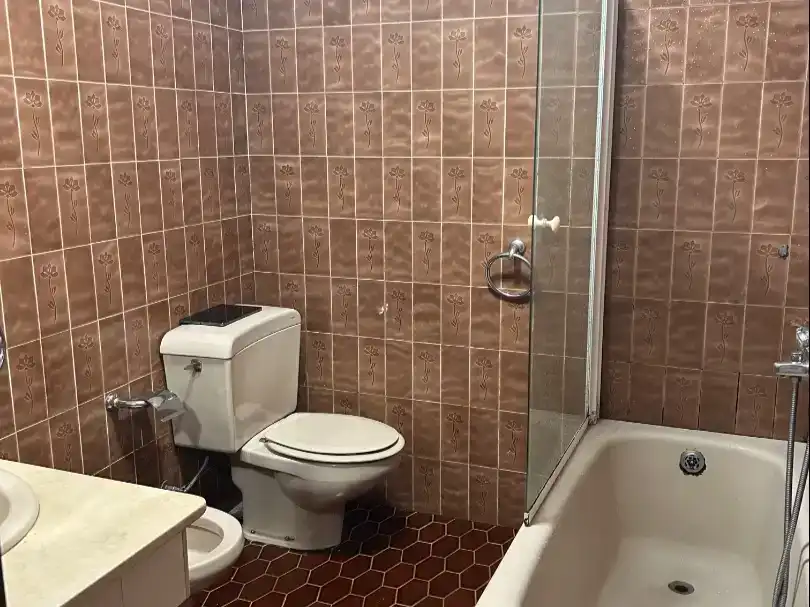 Bathroom of Flat for sale in Castro-Urdiales  with Balcony
