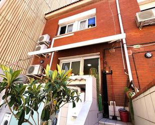 Vista exterior de Casa adosada en venda en Rubí amb Aire condicionat, Calefacció i Terrassa