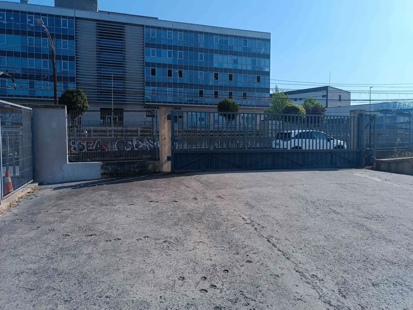 Vista exterior de Nave industrial en venta en Derio