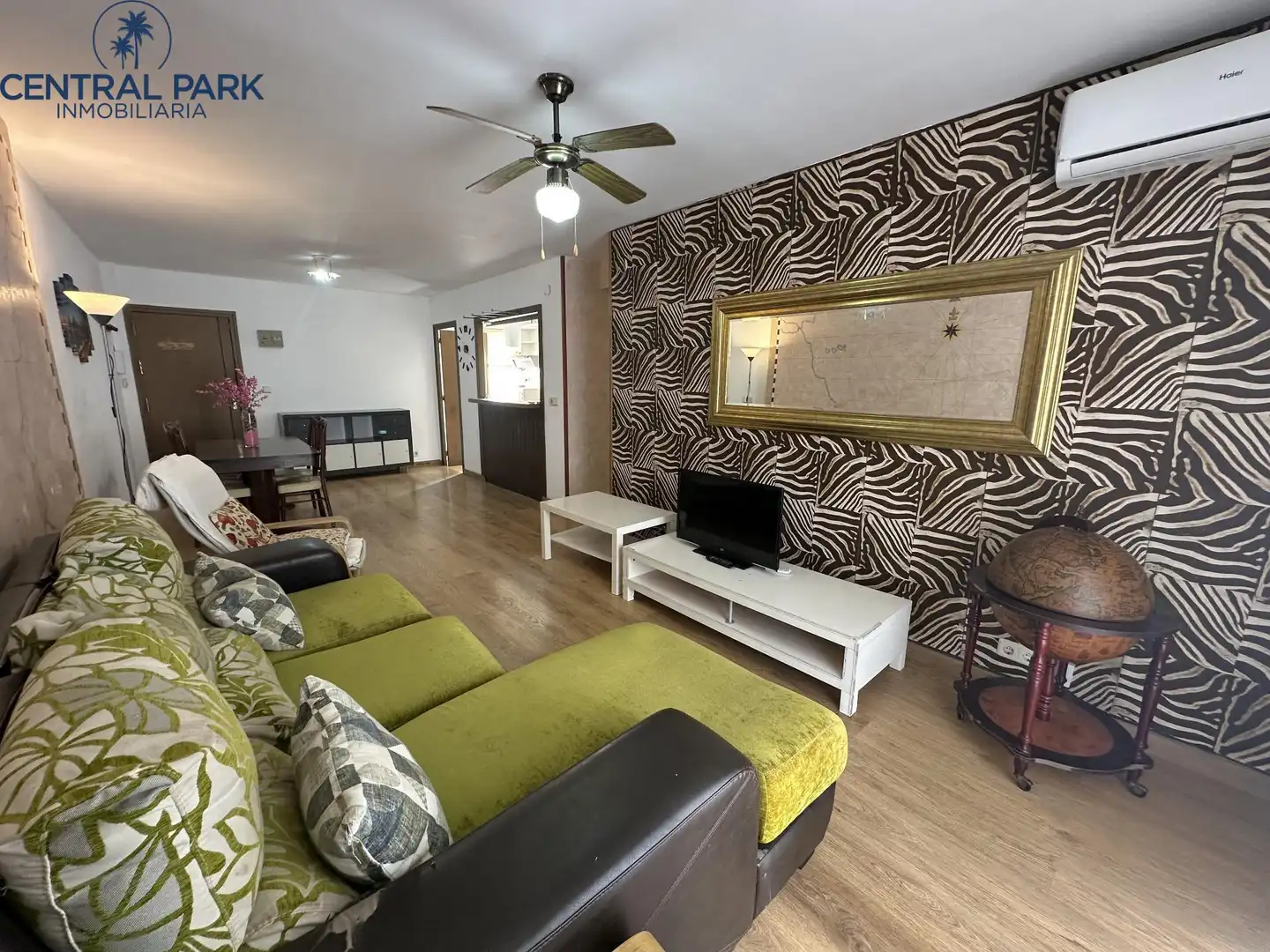 Sala d'estar de Apartament en venda en Salou amb Aire condicionat, Terrassa i Moblat