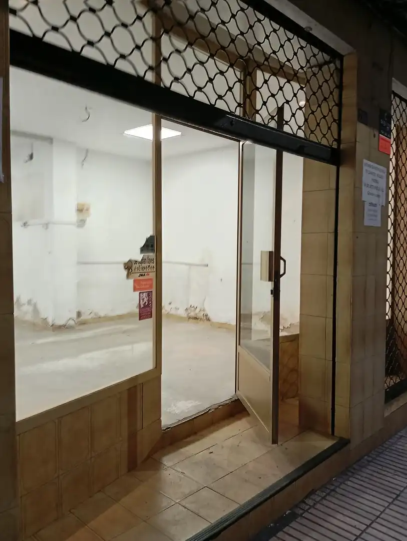 Gewerbefläche zur Miete in Calle Rafael Lucenqui 14, imagen 3