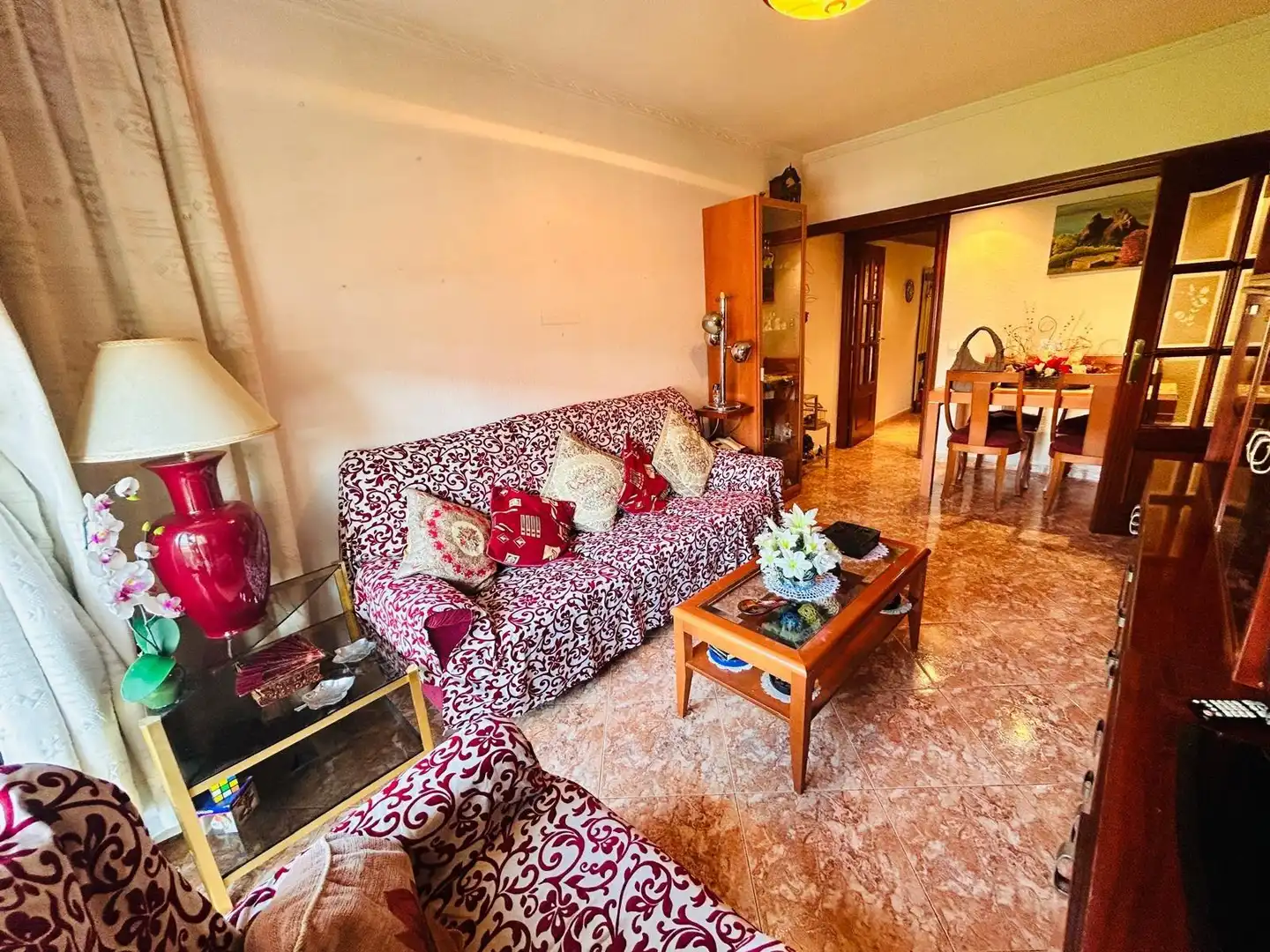Sala de estar de Piso en venta en L'Hospitalet de Llobregat con Amueblado y Balcón