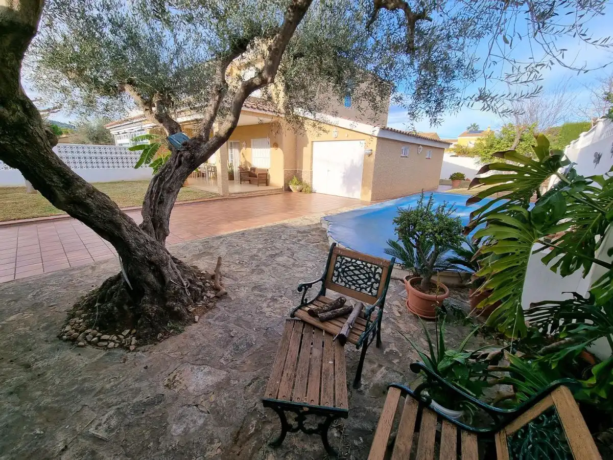 Vista exterior de Casa o xalet en venda en Castellón de la Plana / Castelló de la Plana amb Aire condicionat, Calefacció i Terrassa
