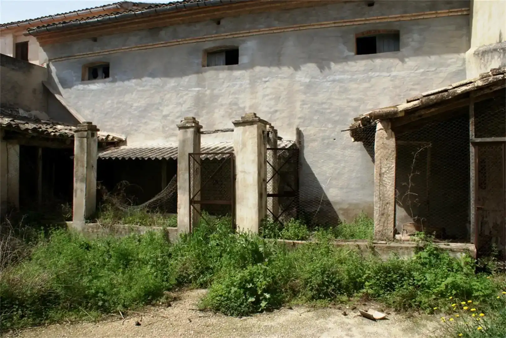Vista exterior de Casa adosada en venda en Montaverner amb Balcó