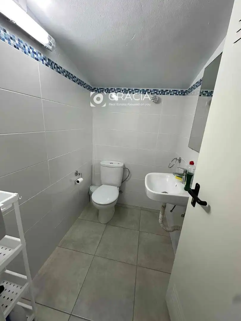 Badezimmer von Fabrikhallen zum Verkauf in Adeje
