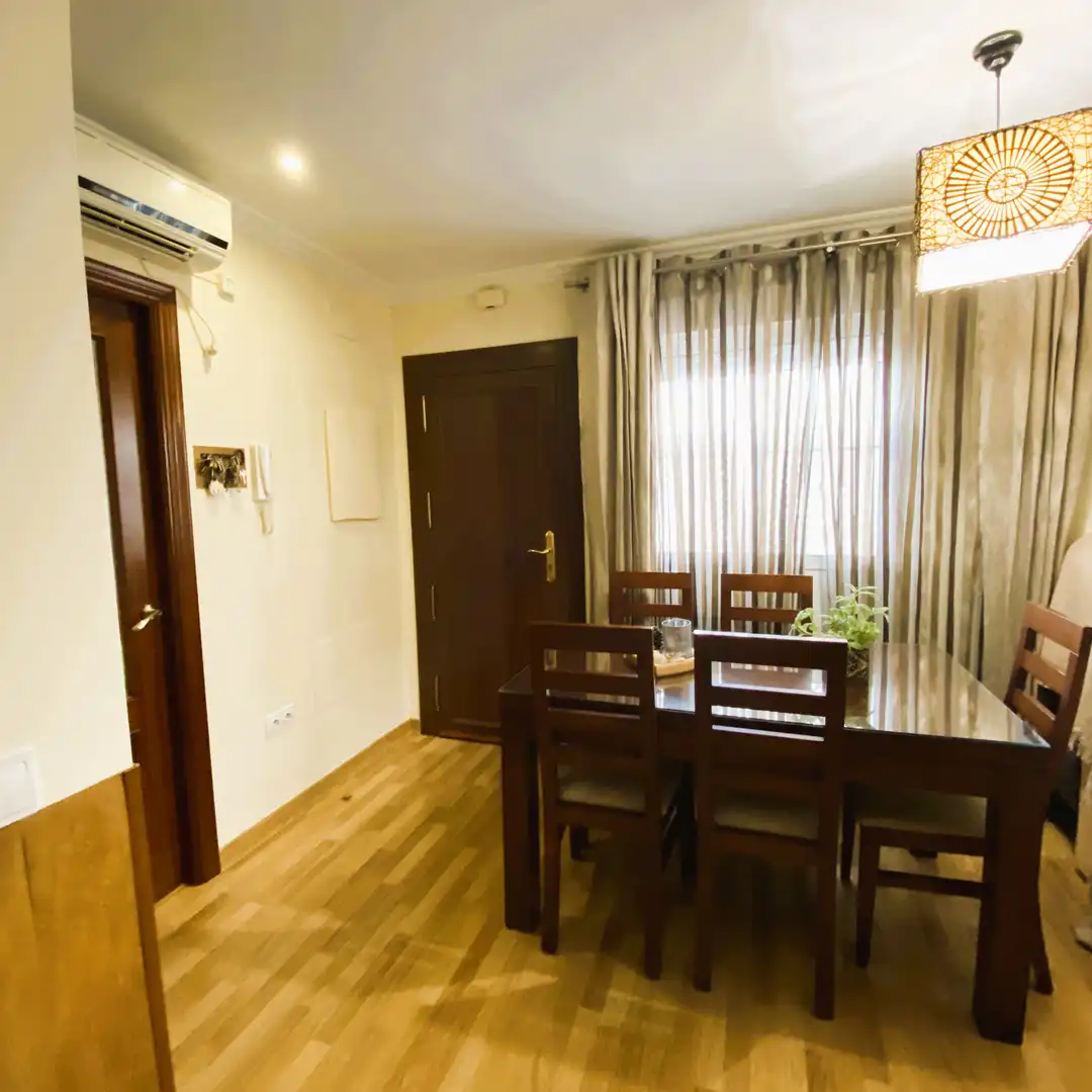 Comedor de Casa adosada en venta en Dos Hermanas con Aire acondicionado, Parquet y Trastero