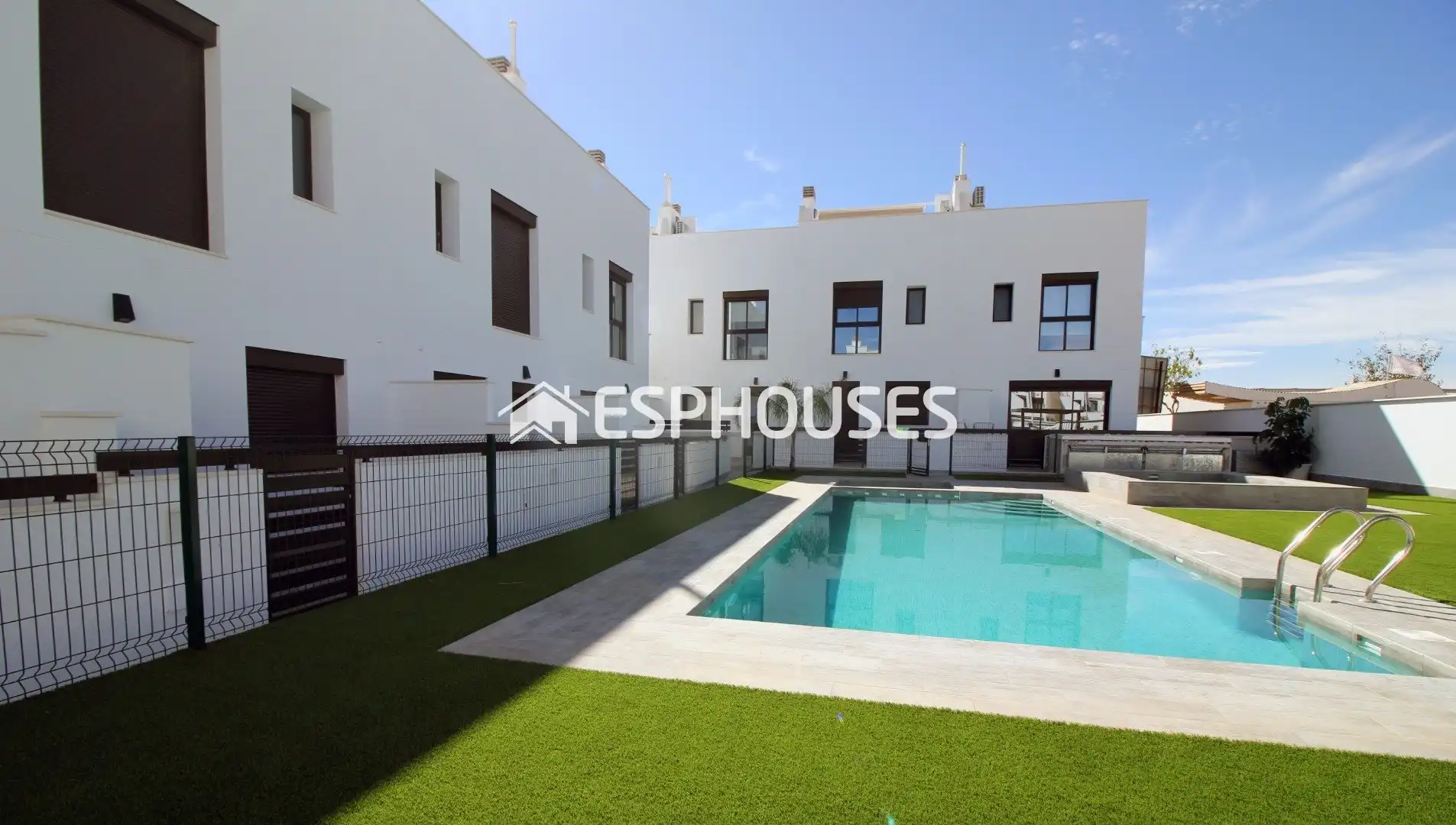 Casa pareada con terraza en venta en Pilar de la Horadada ciudad