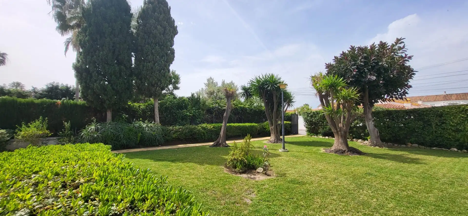 Jardín de Casa adosada en venta en Marbella con Piscina comunitaria