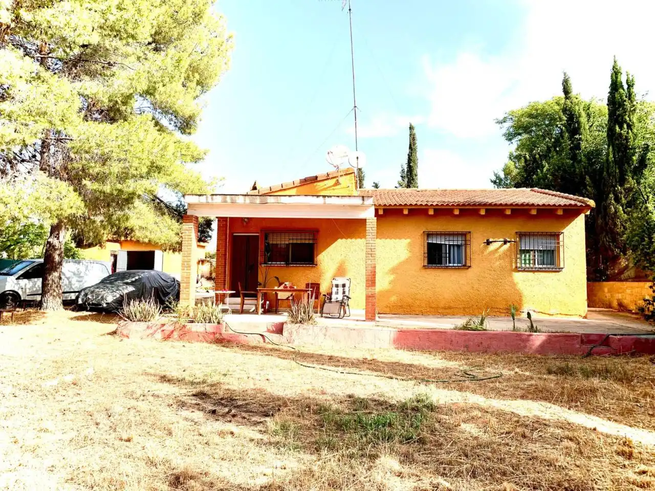 Vista exterior de Finca rústica en venda en Llíria amb Jardí privat, Terrassa i Piscina