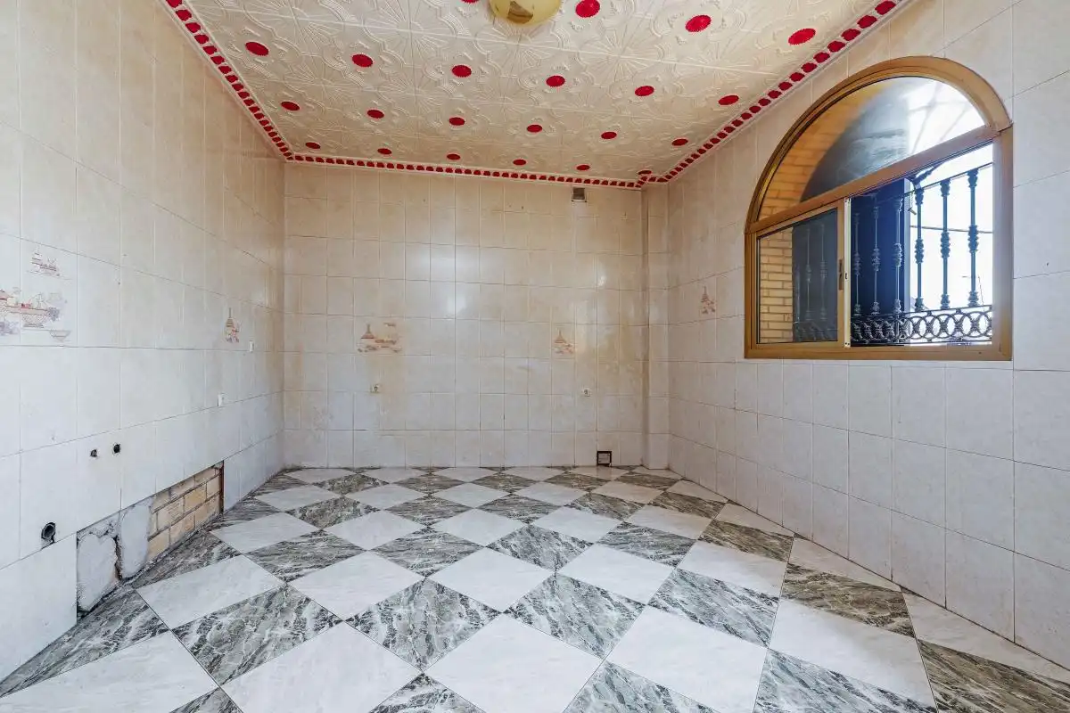 Casa adosada en venda en Sevilla amb Calefacció