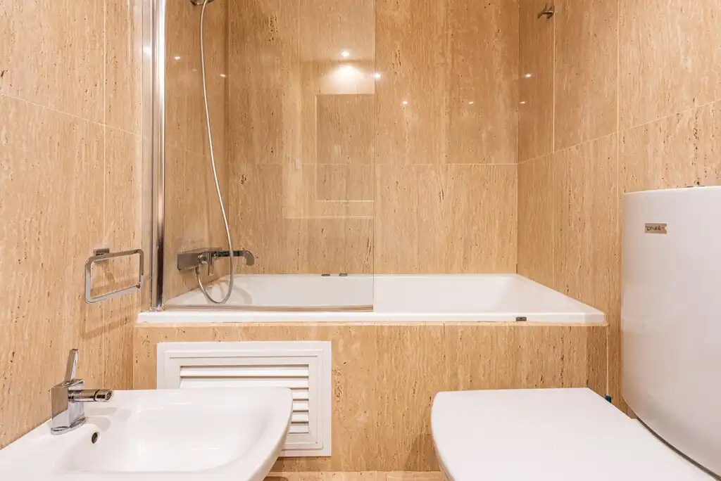 Bany de Apartament en venda en Marbella amb Aire condicionat, Calefacció i Terrassa
