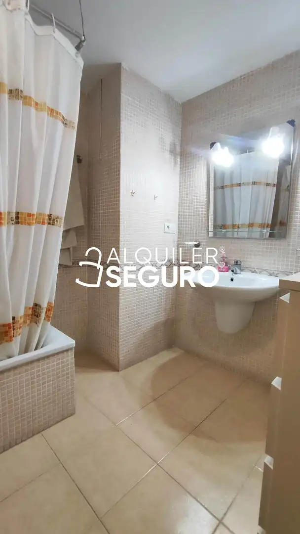 Bathroom of Flat for rent in Sagunto / Sagunt  with Air Conditioner and Furnished
