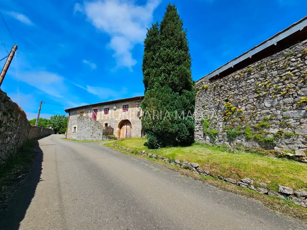 Vista exterior de Casa o xalet en venda en Villaviciosa amb Calefacció, Jardí privat i Parquet