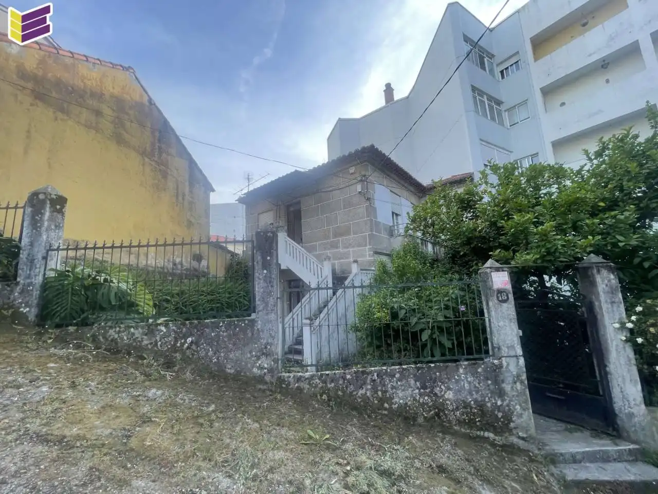 Vista exterior de Casa o xalet en venda en Vigo  amb Calefacció, Jardí privat i Terrassa