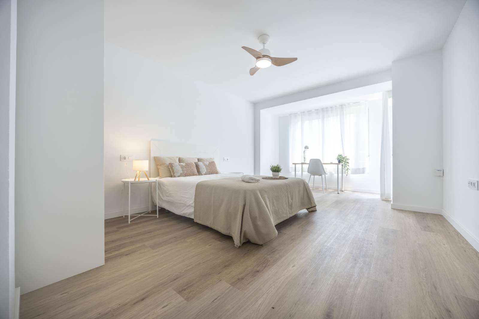 Bedroom of Flat to share in  Valencia Capital  with Air Conditioner and Terrace