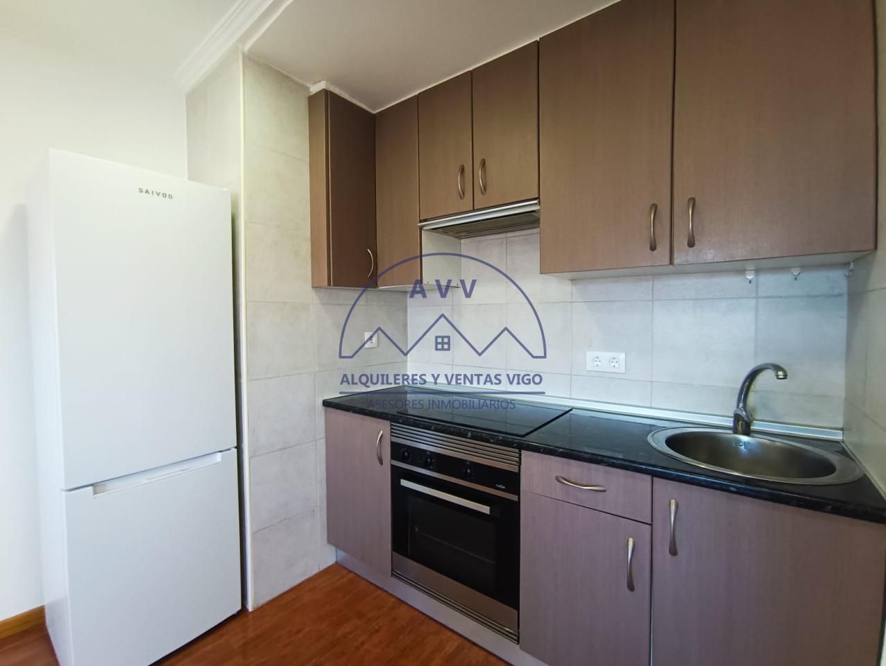 Cocina de Piso de alquiler en Vigo  con Calefacción