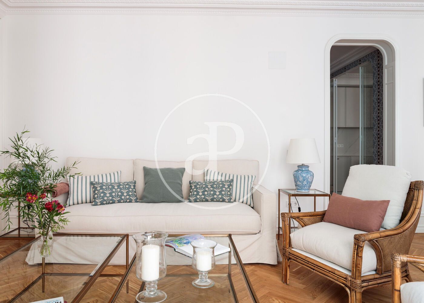 Living room of Flat for sale in  Madrid Capital  with Air Conditioner, Heating and Furnished